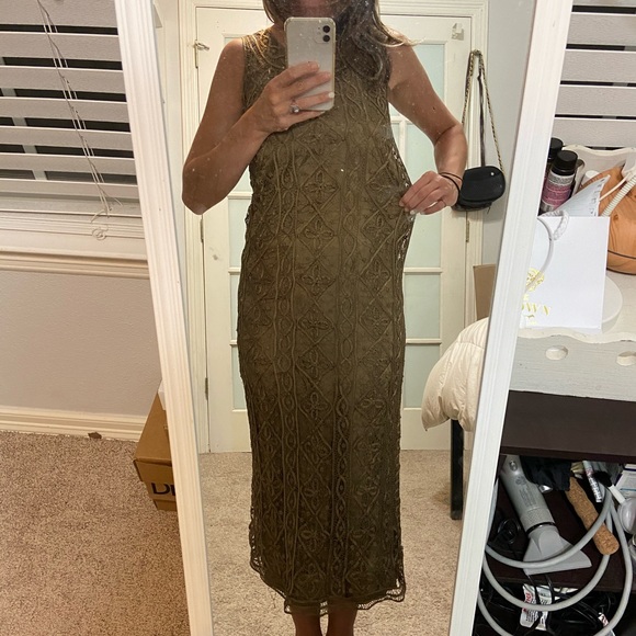 Elegant Lace Dress W Silk Lining - Picture 8 of 8